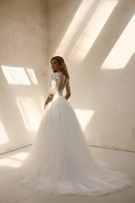 https://www.sposa-lia.com/images/stories/virtuemart/product/per-in white-012-ashley-04.jpg